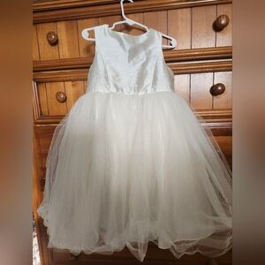 David's Bridal Ivory Flower Girl Dress Size 5